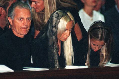 stilista morto gruppo versace|Gianni Versace: The Life And Death Of The Iconic .